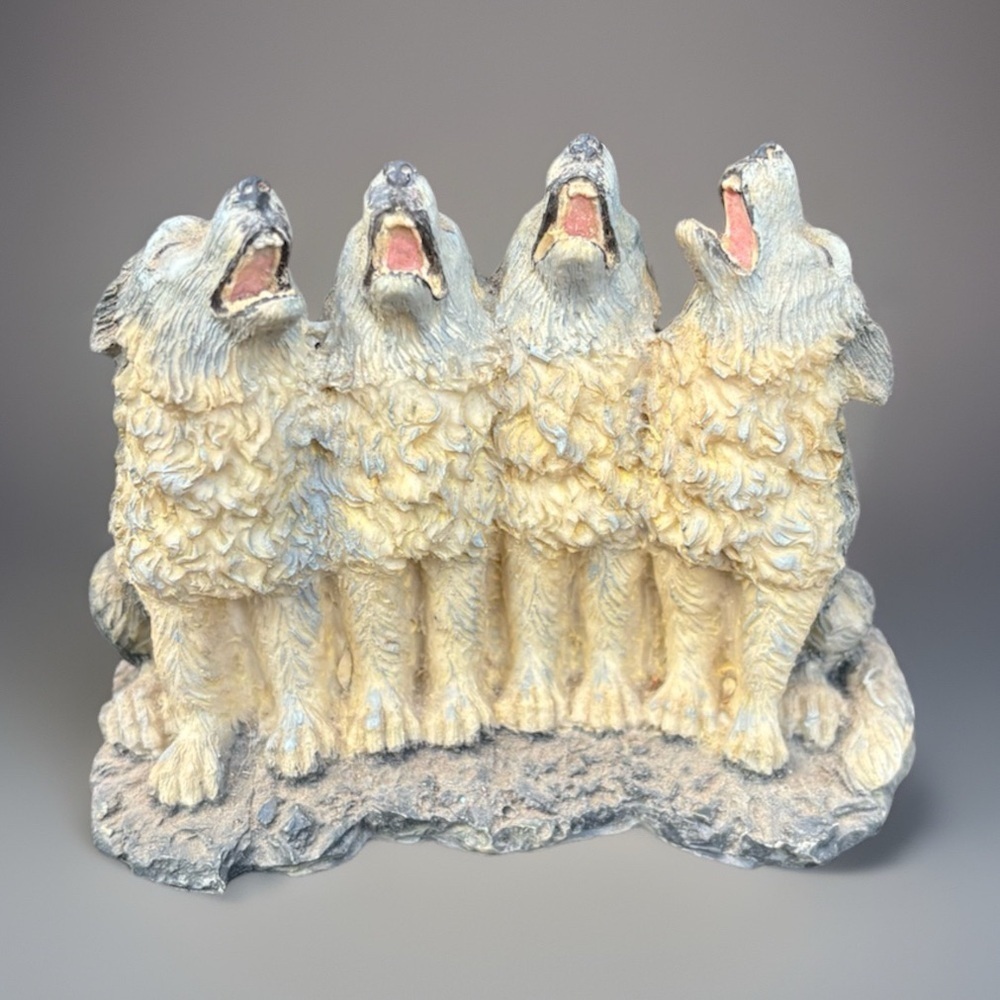 Howling Gray Wolves Family of Four Figurine Resin 6 x 5 " Vintage 90s